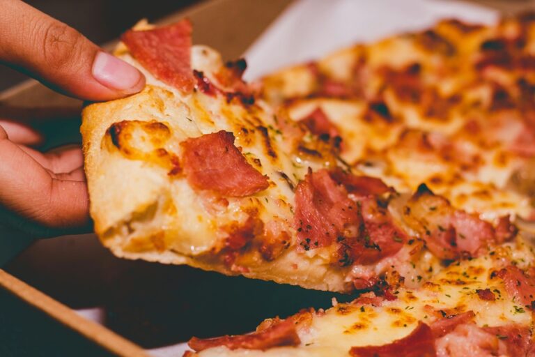 How Many Slices in a Large Pizza at Pizza Hut? Your Complete Guide