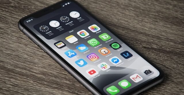 iPhone Not Rotating Screen? Here’s How to Fix It